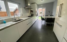 Private Rooms In Excellent Family House ,Zone 2