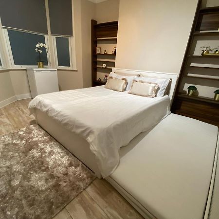 Private Rooms In Excellent Family House ,Zone 2 Londyn Zewnętrze zdjęcie