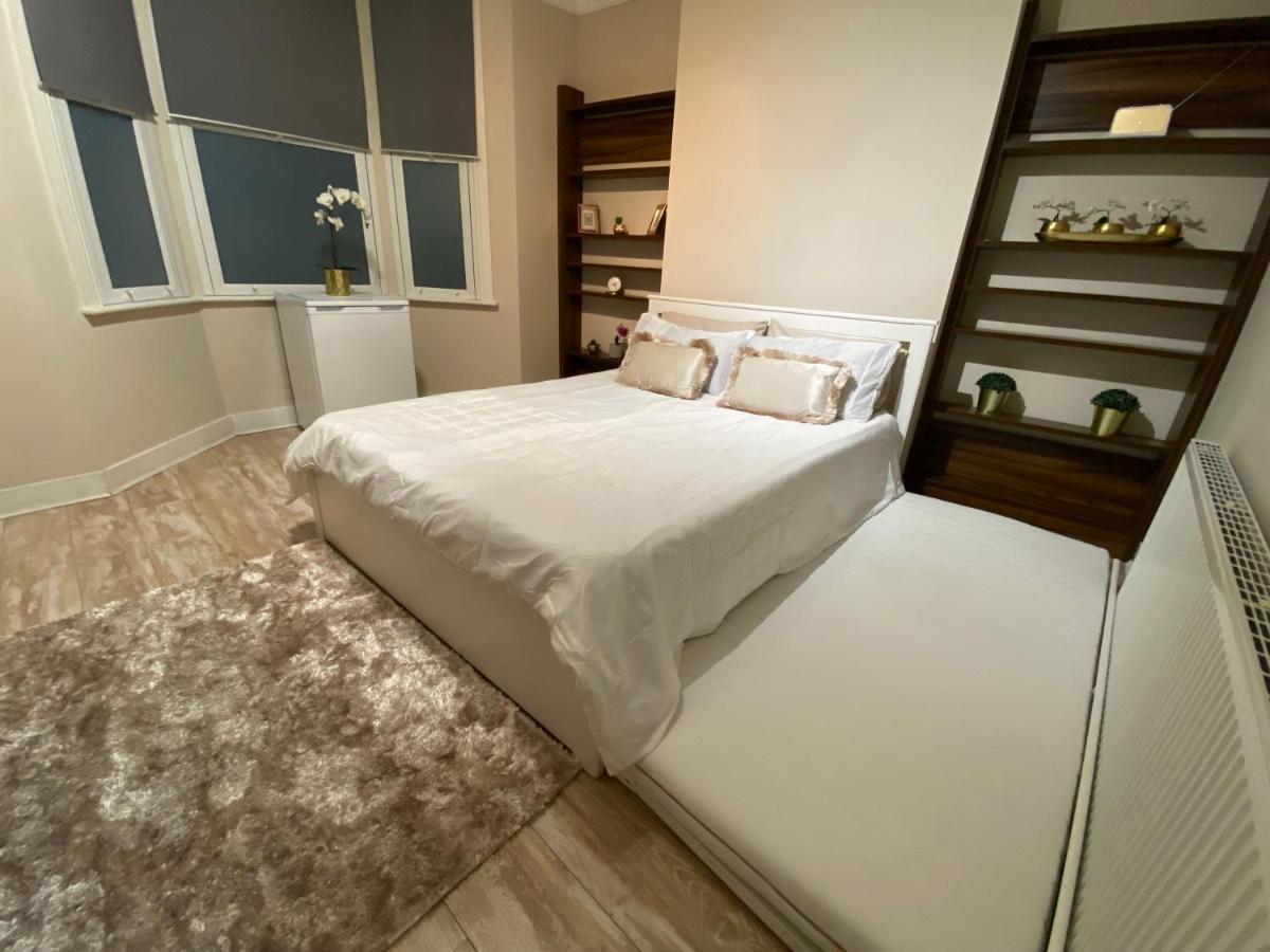 Private Rooms In Excellent Family House ,Zone 2 Londyn Zewnętrze zdjęcie