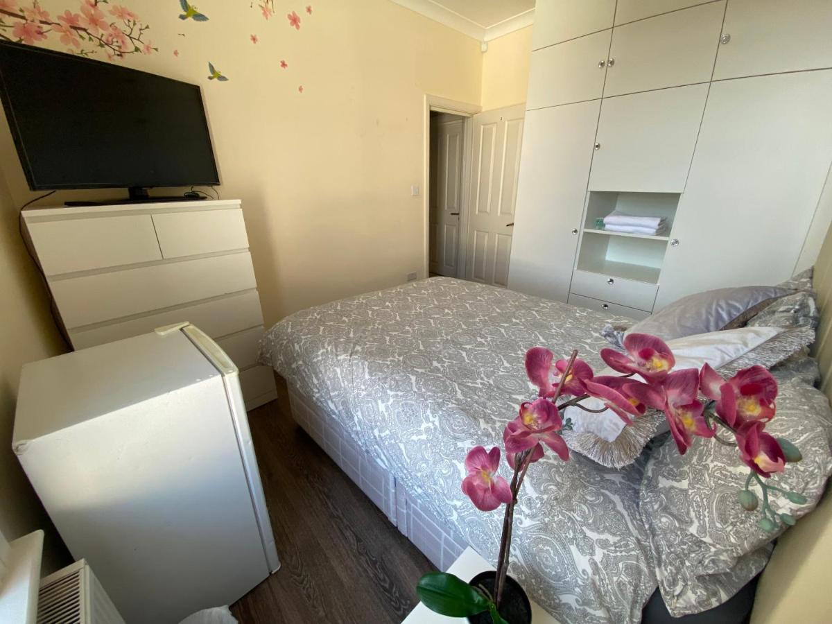 Private Rooms In Excellent Family House ,Zone 2 Londyn Zewnętrze zdjęcie