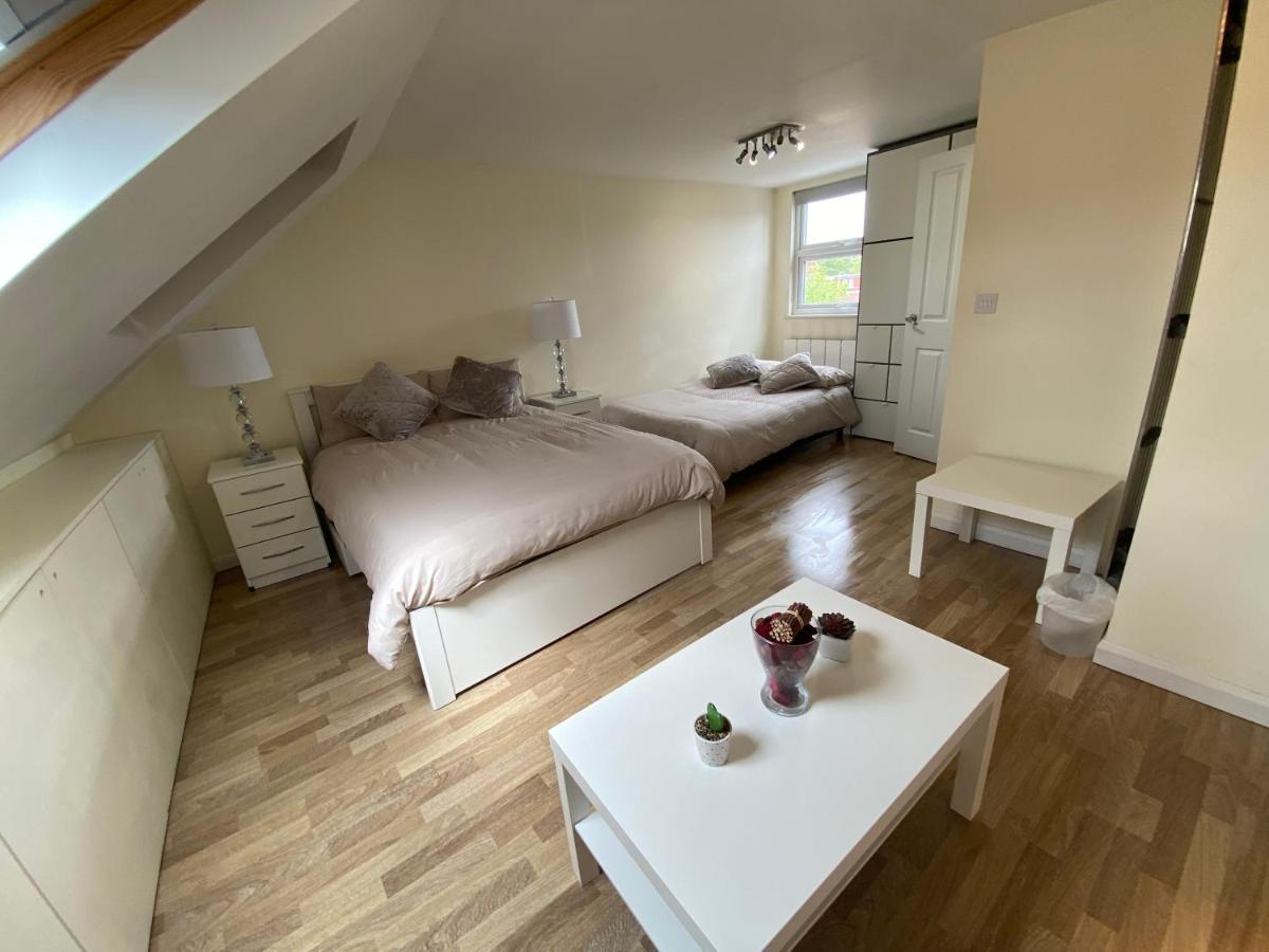 Private Rooms In Excellent Family House ,Zone 2 Londyn Zewnętrze zdjęcie